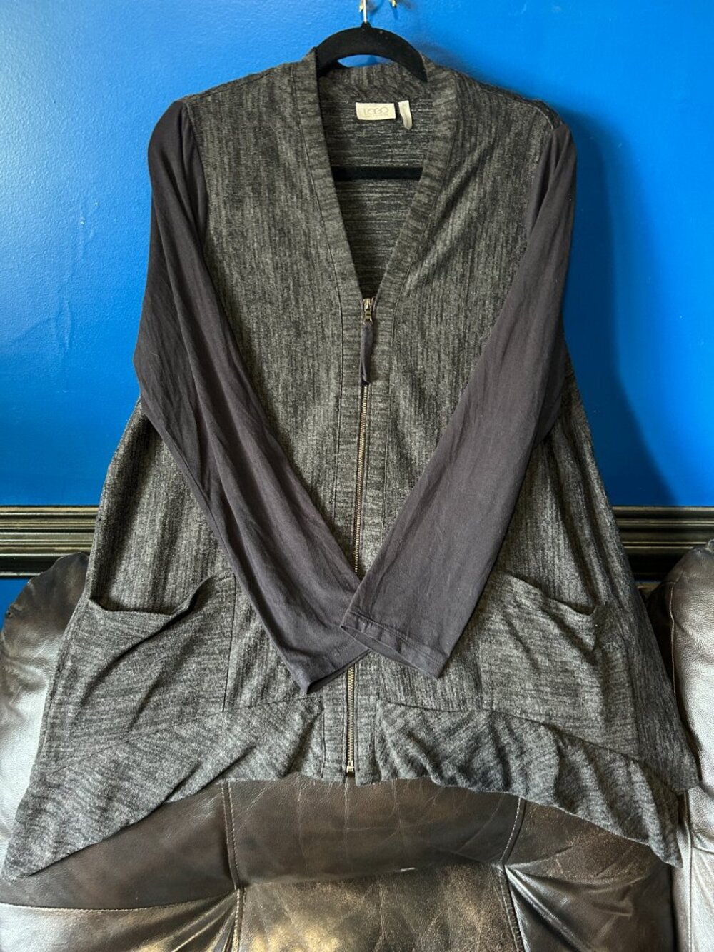 Ali Miles black/grey cardigan with gunmetal zipper front and two side pockets L